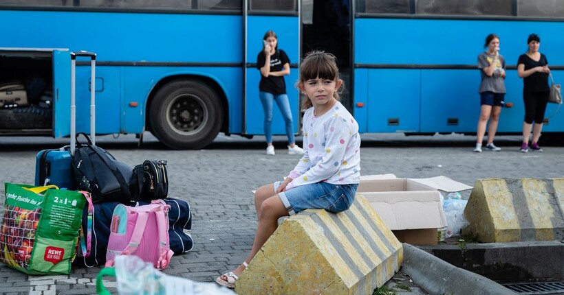 З небезпечних районів Херсонщини евакуювали вже 90 дітей