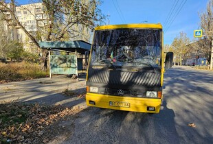 Окупанти обстріляли маршрутку у Херсоні, багато поранених (фото)