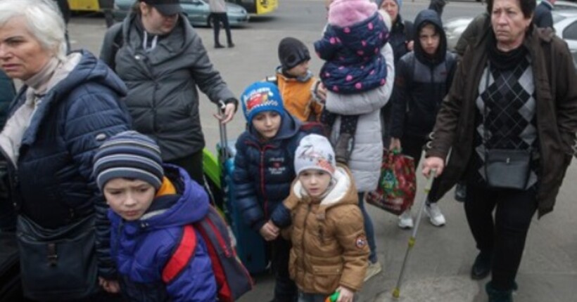 Примусова евакуація з Херсонщини: залишилось вивезти трохи більше 500 дітей