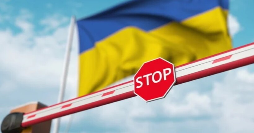 Від початку року понад 2100 держслужбовців та посадовців намагались незаконного виїхати з України