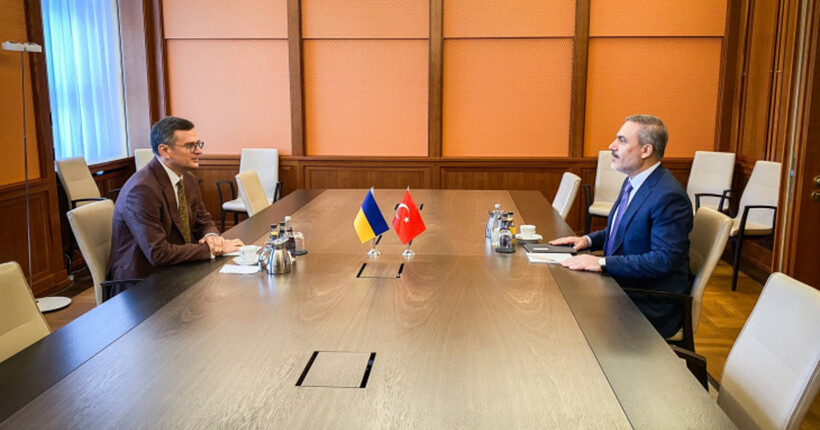 Кулеба обговорив з головою МЗС Туреччини експорт українського зерна на світові ринки