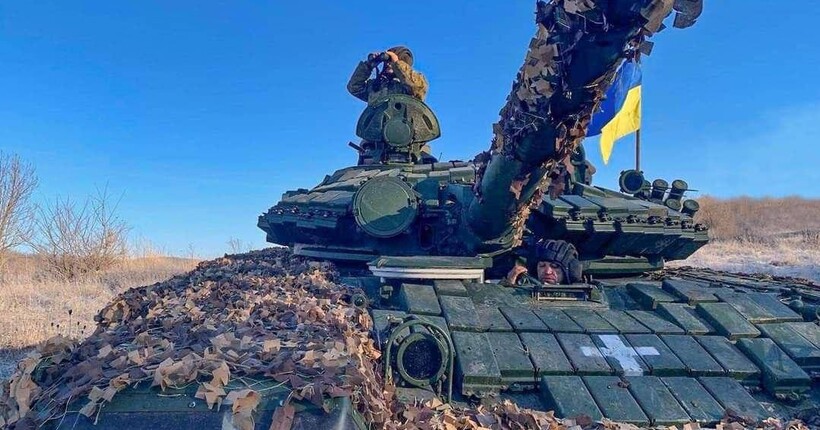 На Таврійському напрямку армія рф втратила майже 500 бійців, 11 танків та чотири ББМ за добу