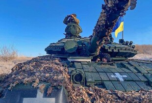 На Таврійському напрямку армія рф втратила майже 500 бійців, 11 танків та чотири ББМ за добу