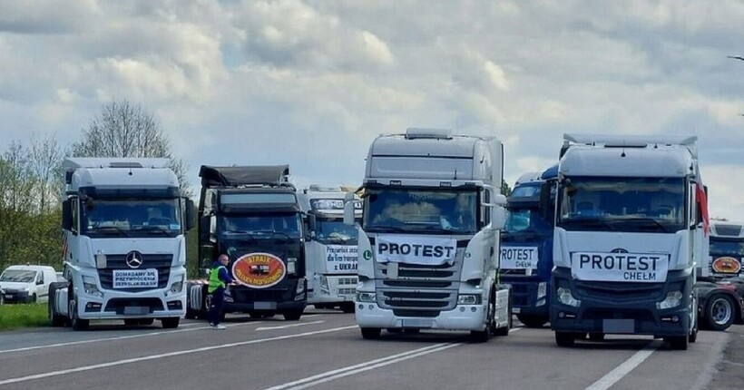 Польські перевізники паралізували рух вантажівок на двох прикордонних пунктах