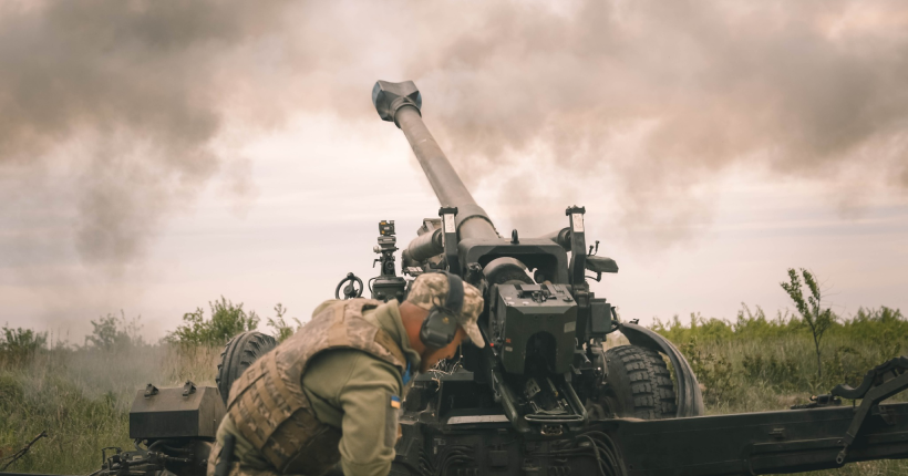 Українські артилеристи знищили бронегрупу окупантів під Мар'їнкою (відео)