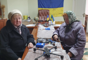 Гроші збирали з пенсії: дві українські пенсіонерки купили для ЗСУ дрони-камікадзе