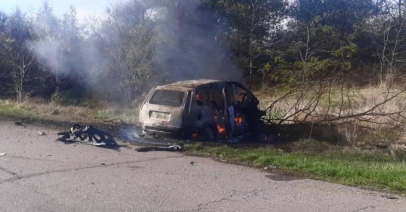 Під Херсоном росіяни обстріляли авто з сімʼєю: дідусь загинув, мати та її двомісячне маля поранені