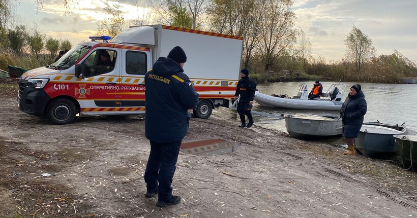 На Полтавщині перекинувся човен: рятувальники шукають людей