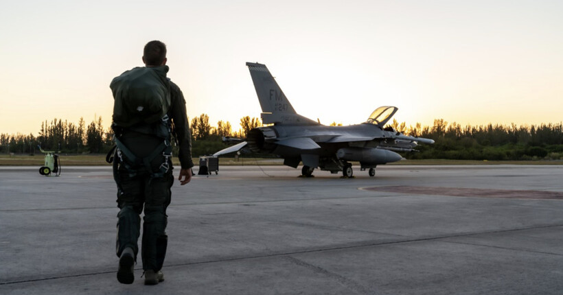 Ігнат знову спростував інформацію про початок навчання українських пілотів на F-16 в Румунії