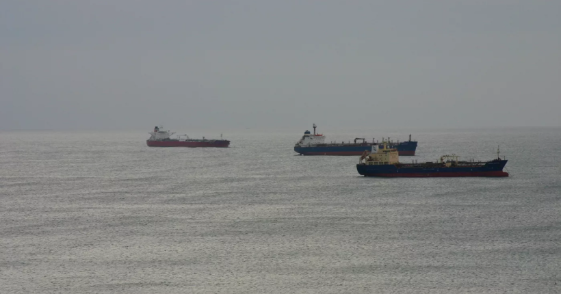 США перевіряють 100 суден, які могли порушувати нафтові санкції проти росії