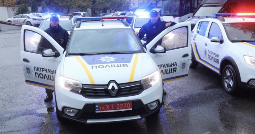 У Львові автомобіль патрульної поліції збив перехожого: постраждалий перебуває в лікарні