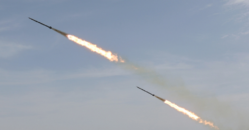Росіяни випустили чотири ракети по лікарі та шахті на Донеччині 