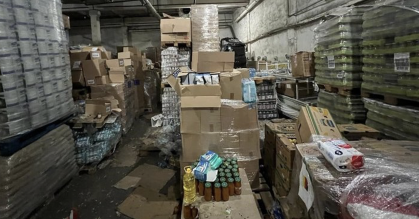 Продають у магазинах та інтернеті: в Україні відкрили понад 400 справ щодо оборудок з гуманітаркою