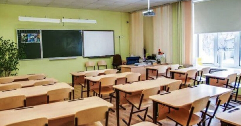 На Київщині школи переводять на дистанційне навчання через негоду