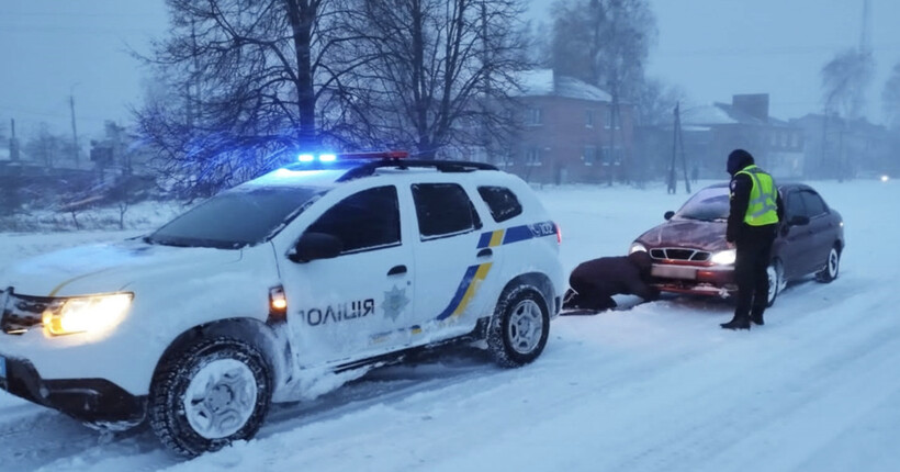 Негода на Чернігівщині: обійшлося без жертв та постраждалих, однак десятки міст досі без світла