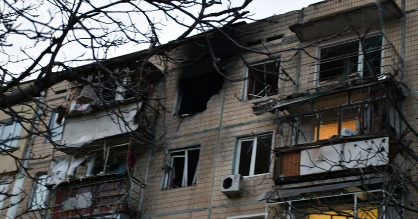 Армія рф вранці вдарила по багатоповерхівці у Нікополі: є загиблий