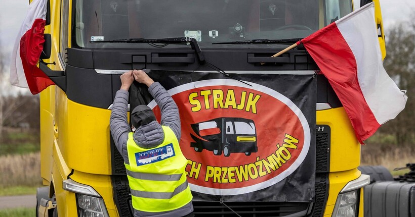 Блокування кордону і дефіцит: чого може не вистачити Україні через страйк польських перевізників