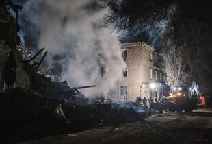 З’явилося відео з місця влучання в багатоповерховий будинок у Новогродівці