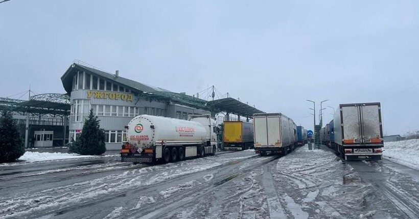 Словацькі перевізники заблокували рух вантажівок через 