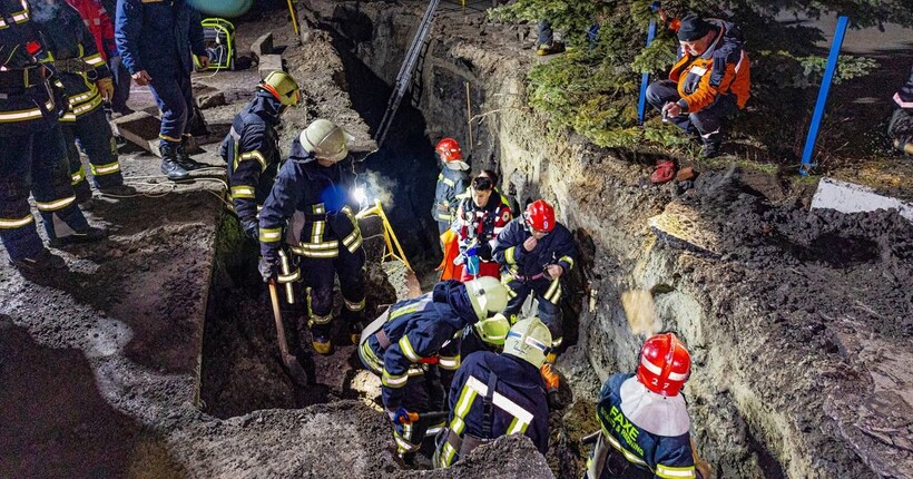 У Харкові з-під обвалу ґрунту рятувальники дістали тіла двох чоловіків, – ДСНС