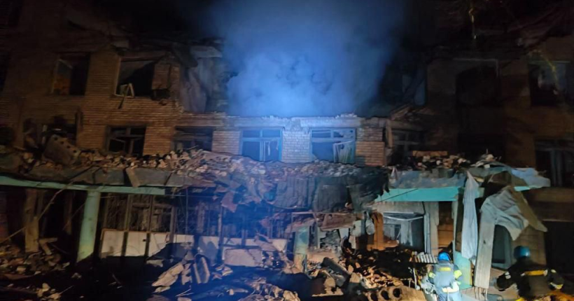 Рятувальники ліквідували наслідки масованого ворожого обстрілу міста Селидове 