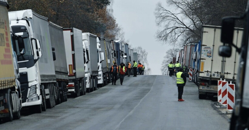 Демченко: На кордоні Польщі та України в чергах перебувають 3100 вантажівок