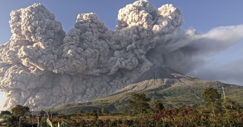 Виверження вулкану в Індонезїі: зросла кількість жертв (відео)