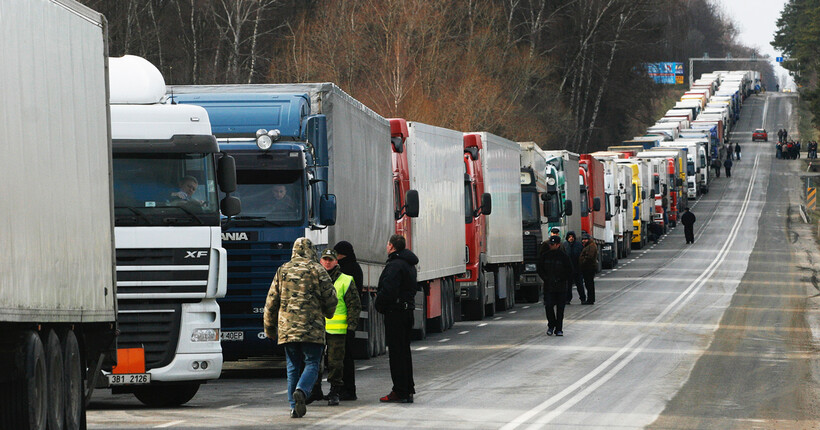 На кордоні з Польщею у чергах стоять близько 3500 вантажівок, - ДПСУ