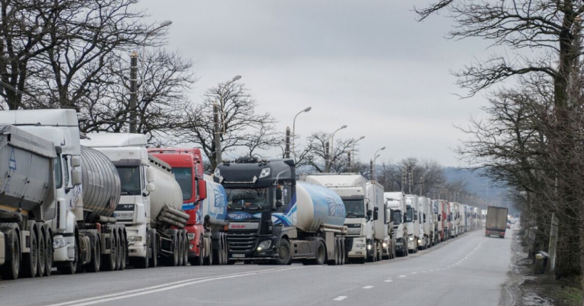 На польсько-українському кордоні у чергах  понад 2600 вантажівок