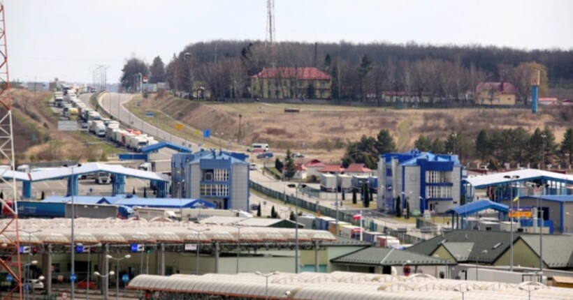 У МЗС підтвердили наїзд на трьох українських водіїв на кордоні з Польщею: деталі справи