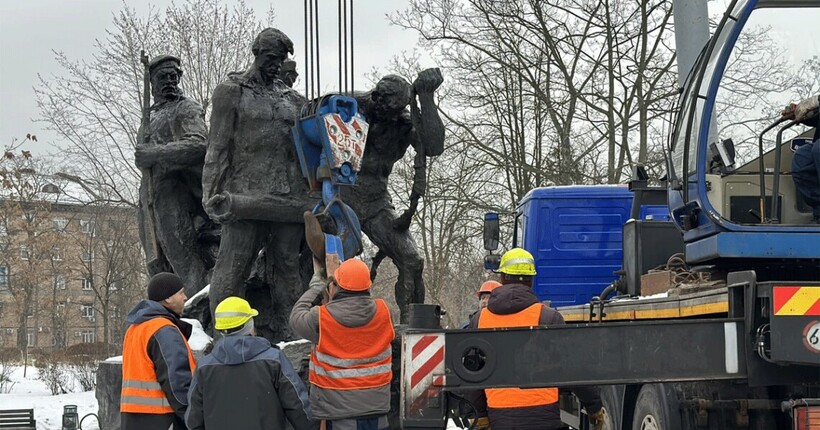 У Києві демонтували черговий радянський пам'ятник