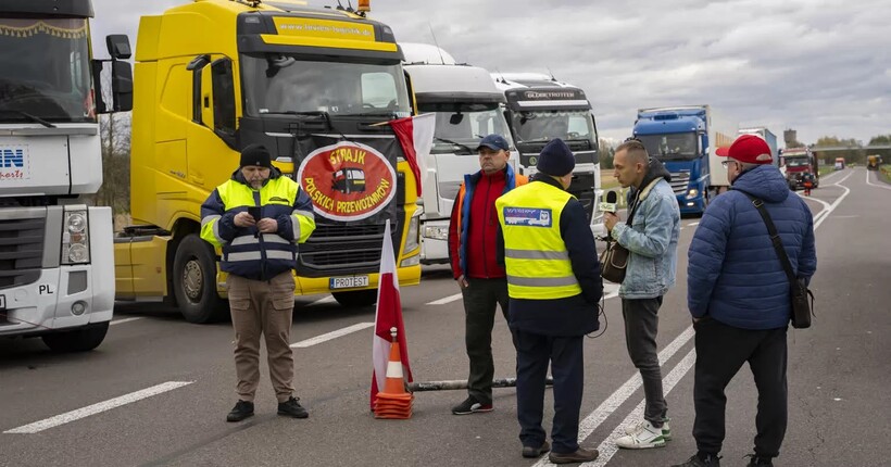 Польські перевізники домоглися відновлення блокади на кордоні