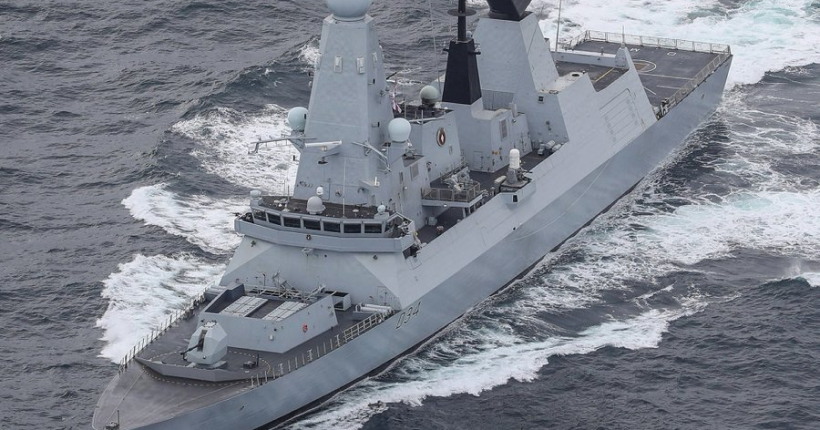 Британський есмінець збив дрон під час супроводу торгового судна