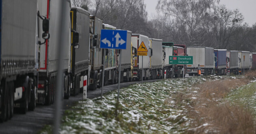 Польські перевізники знову заблокували проїзд вантажівок через 