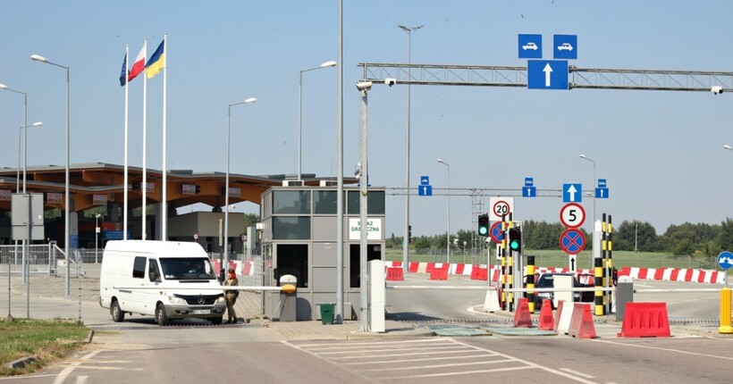 Черги на кордоні: на виїзді з України стоять майже 200 автомобілів