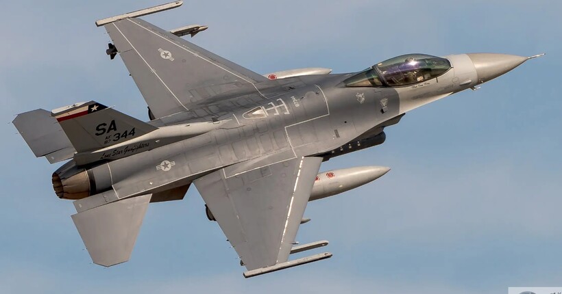 У Повітряних Силах прокоментували фейки про нібито збиття F-16 в Україні