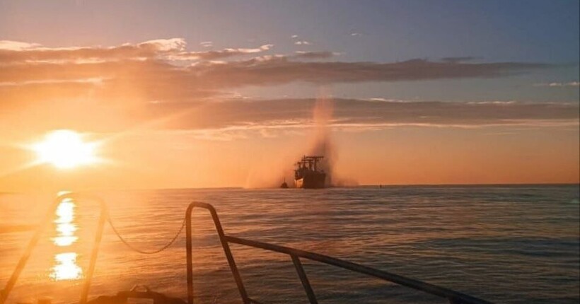 У Чорному морі на російській міні підірвалося цивільне судно