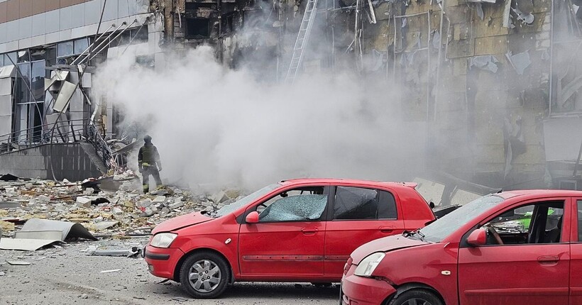 Четверо загиблих внаслідок удару по Дніпру: в ОВА показали наслідки атаки