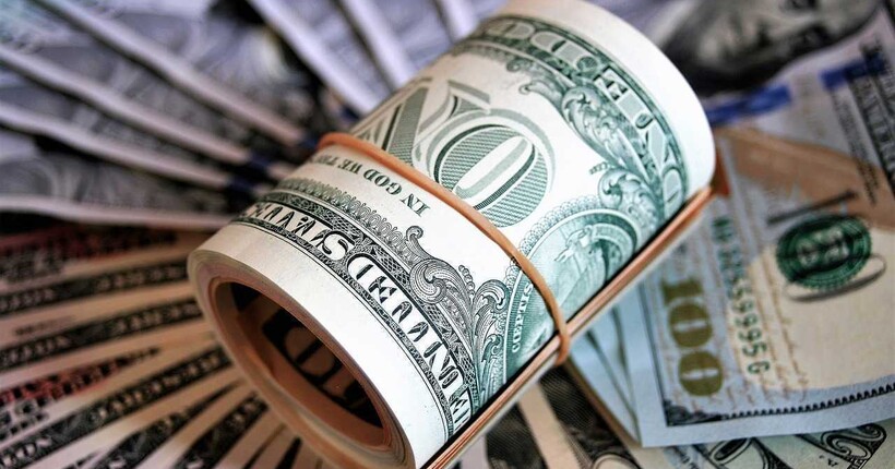 Новий історичний максимум: Нацбанк підняв офіційний курс долара вище 38 гривень