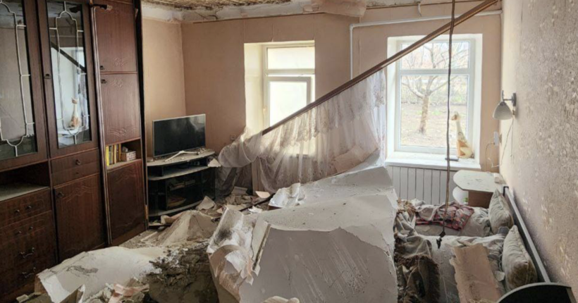 Нічний удар по Одесі: опубліковано фото наслідків падіння уламків дронів по приватному будинку