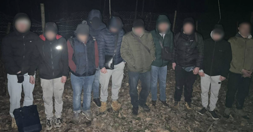 Намагалися нелегально потрапити до Румунії: на кордоні затримали ще 10 ухилянтів