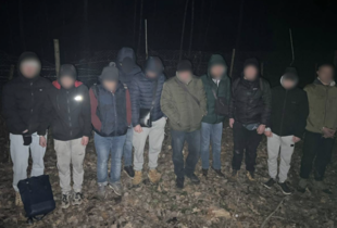 Намагалися нелегально потрапити до Румунії: на кордоні затримали ще 10 ухилянтів