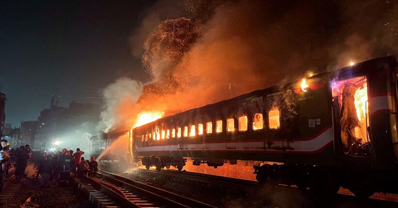 У Бангладеш перед виборами підпалили потяг, є жертви