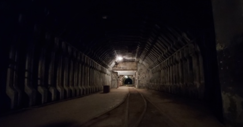 На Донеччині через обстріли знеструмлено дві шахти: під землею залишаються 18 гірників