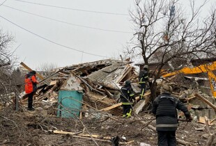 Удар по Змієву: з-під завалів на Харківщині дістали тіло загиблої 