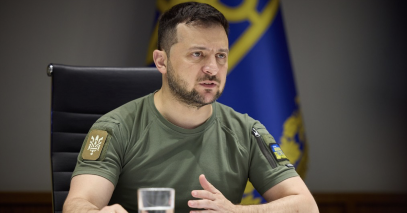 Зеленський: Одного військового утримують 6-8 платників податків, тому українці повинні бути в Україні
