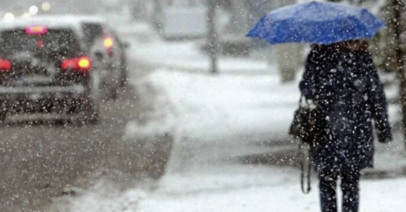 Сніг з дощем та ожеледиця: на Україну насувається негода