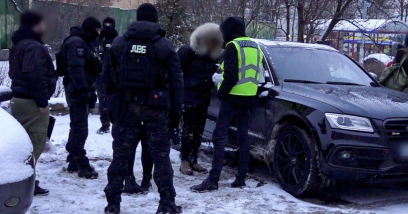 Постачали наркотики та повій у комендантську годину: у Києві викрили злочинне угруповання