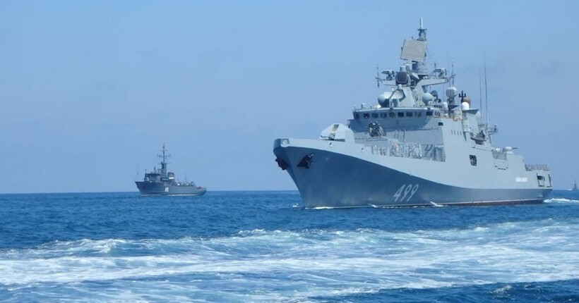 В Чорному морі на чергуванні два ворожі кораблі: чи є ракетоносії
