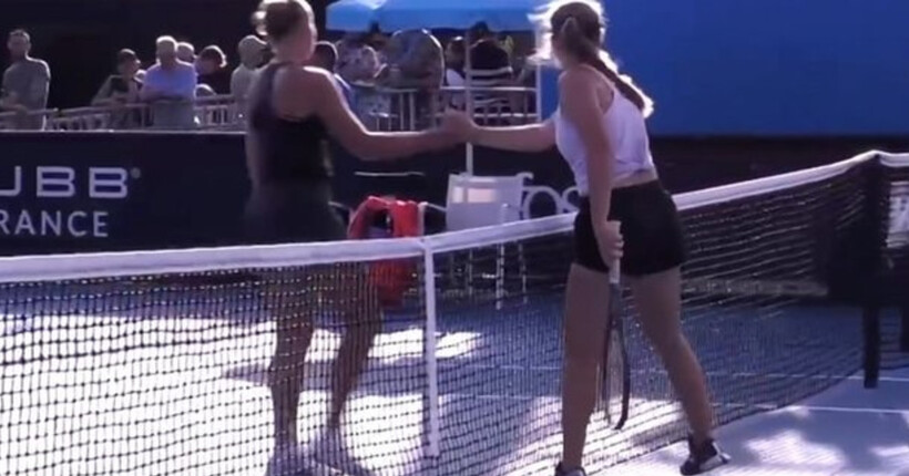 16-річна українська тенісистка потиснула руку росіянці після матчу на Australian Open